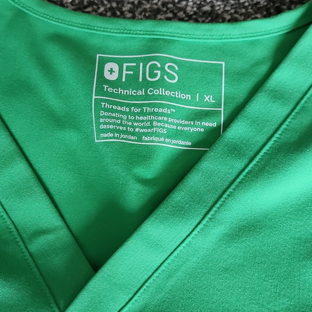 Figs Emerald Green Catarina Scrub Top and Uman Pants - Picture 2 of 3